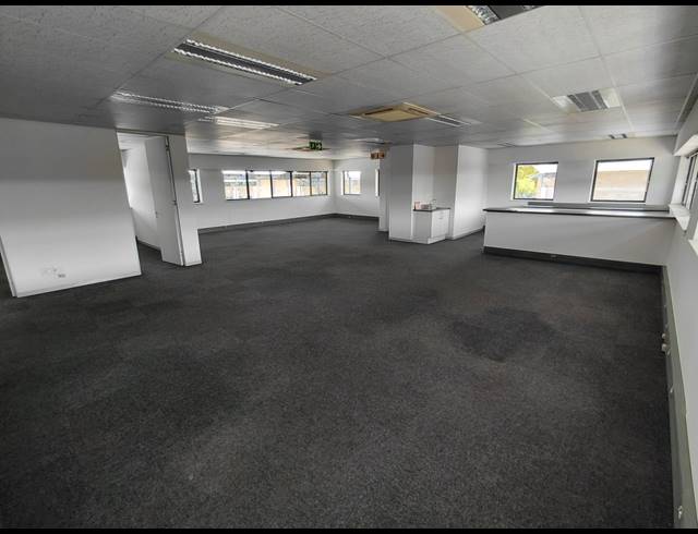 321M² OFFICE TO LET IN RANDJESPARK